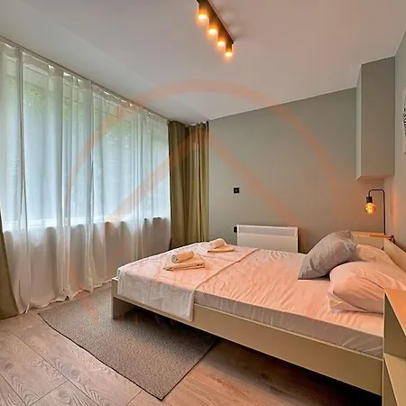 Contemporary 2br Gem In Apartment