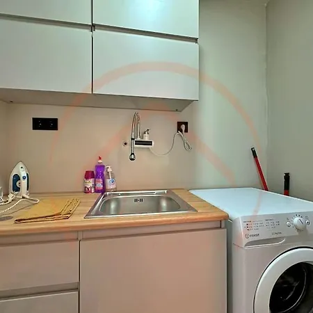 Contemporary 2br Gem In *