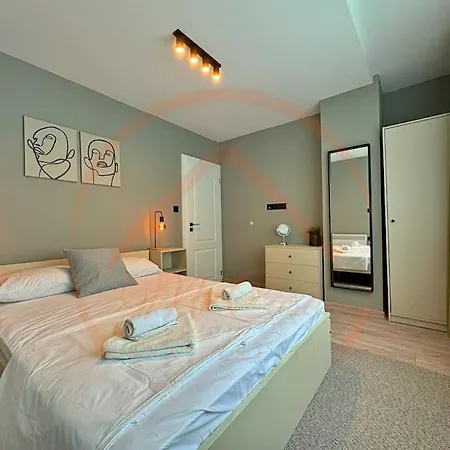 Contemporary 2br Gem In Warna