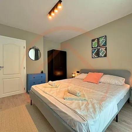 Contemporary 2br Gem In *
