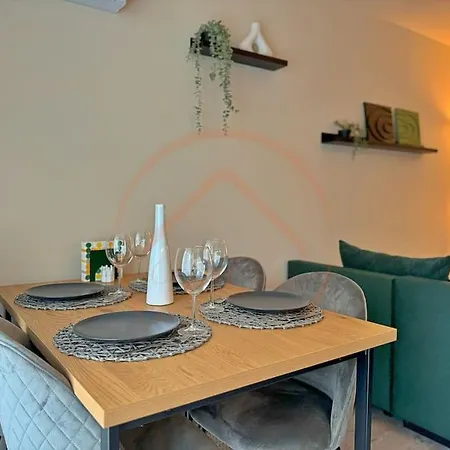 Contemporary 2br Gem In Warna