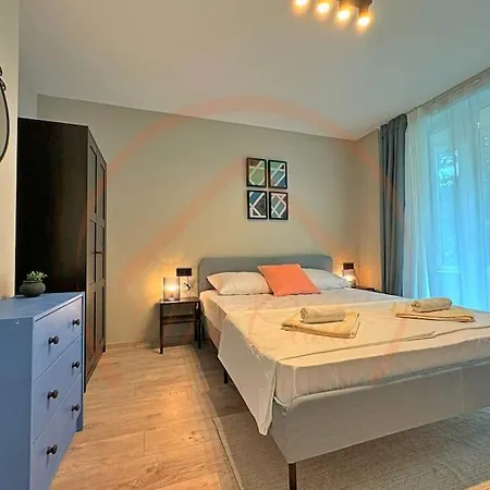 Contemporary 2br Gem In Apartment Warna