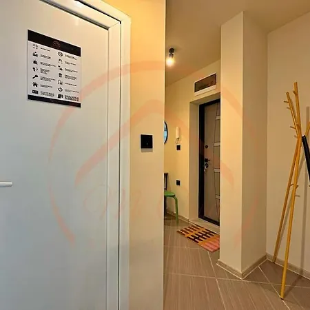 Contemporary 2br Gem In *