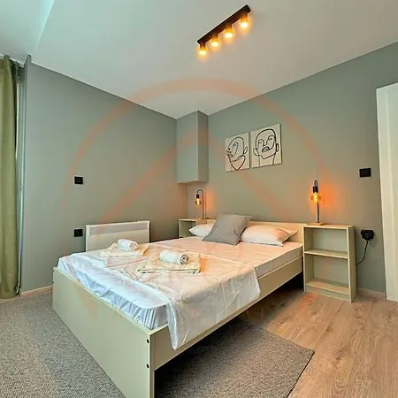Apartment Contemporary 2br Gem In