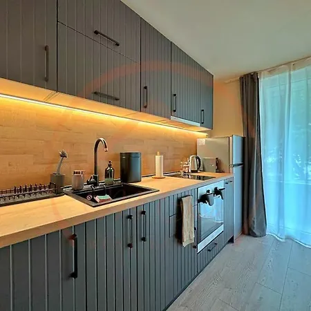 Apartment Contemporary 2br Gem In Warna