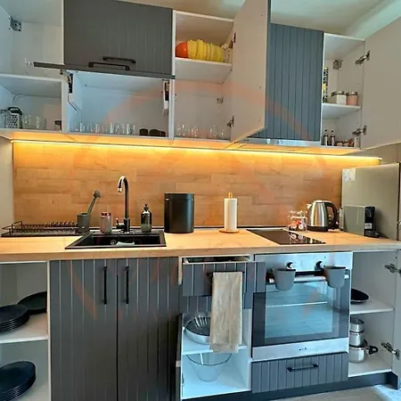 Apartment Contemporary 2br Gem In