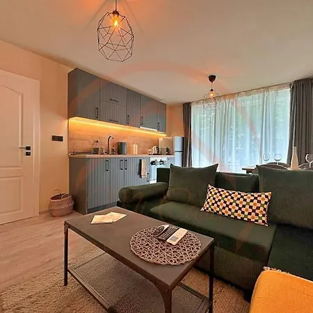 Contemporary 2br Gem In Apartment *