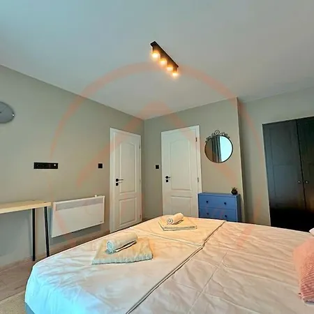 Contemporary 2br Gem In Apartment